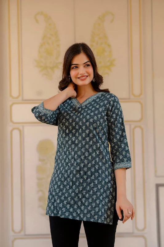 Weekend Bargains Just for You Women Green Straight V- Neck Tunic