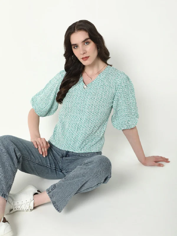 Weekend Deals to Make You Smile Women Green Geometric Top