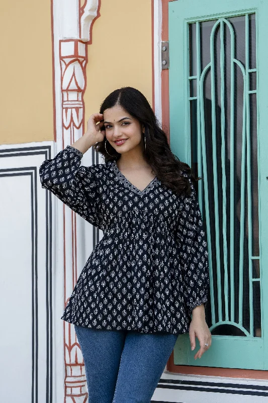 Weekend Savings Fiesta Women Black Printed V-Neck Peplum Tunic