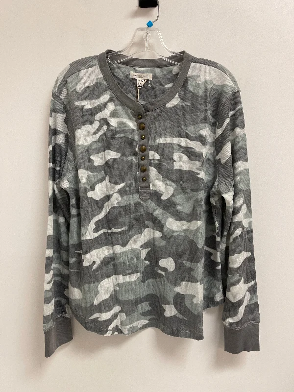 Top Pick Top Long Sleeve By Beachlunchlounge In Camouflage Print, Size: Xl