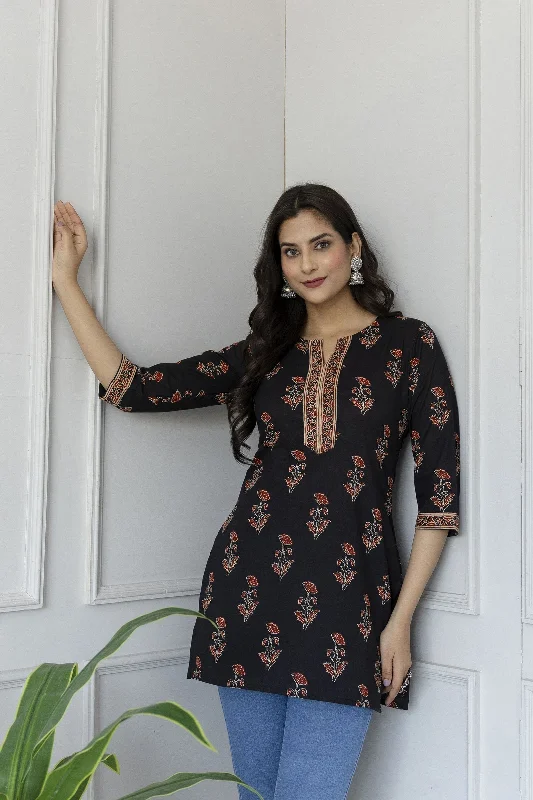 Quick Sale Women Black Straight Tunic With Three Quaretr Sleeves
