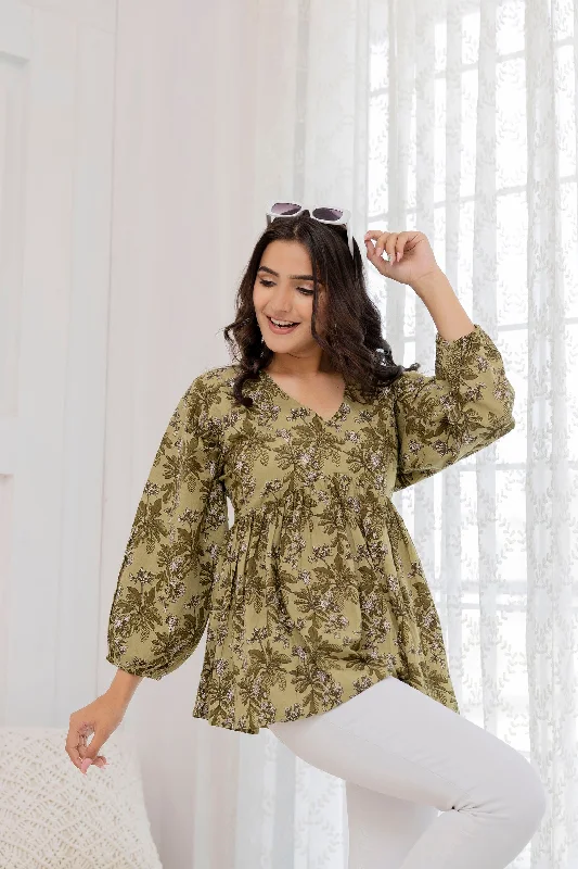 Weekend Discounts to Grab Women Green Printed V-Neck Peplum Tunic