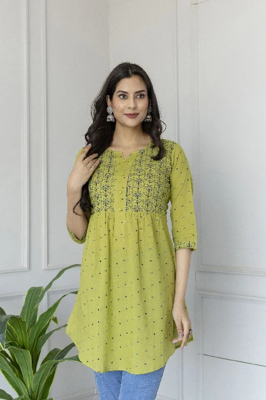 Extra Savings Women Green printed 3/4th sleeve cotton tunic