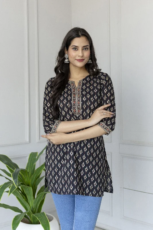 Super Sale Women Black Straight Tunic With Three Quaretr Sleeves