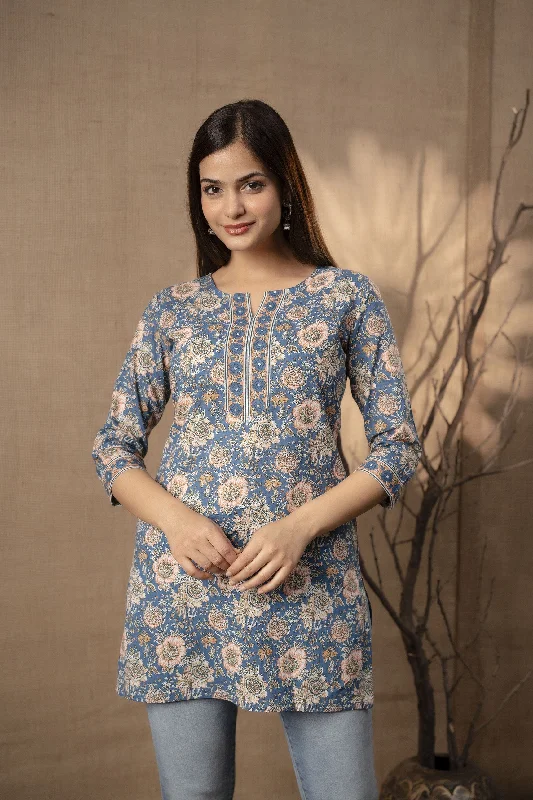 Weekend Bargains to Snag Women Blue Floral Printed Straight Tunic With Three Quarter Sleeves